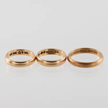 Ringar 3 st med gravyr,storlek 17-20 mm,18k. Vikt: 12,7 g
