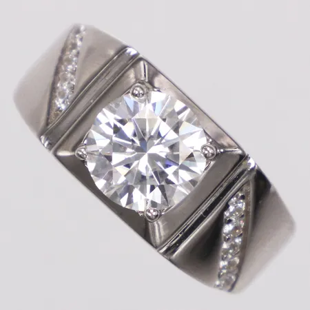 Ring vita stenar, stl 18¼, bredd 2,9-9,2mm, 925/1000 silver Vikt: 4,5 g