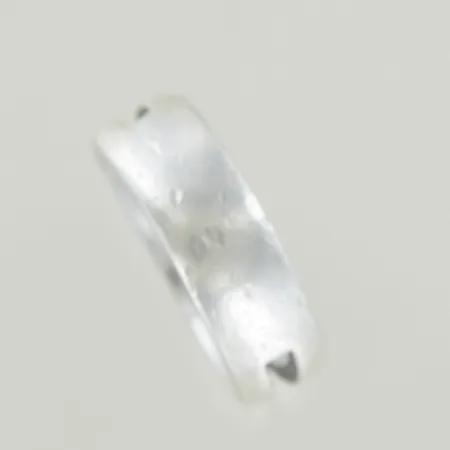 Ring, Ø 18¾ mm, bredd 7 mm, repor, silver 925/1000 Vikt: 5 g