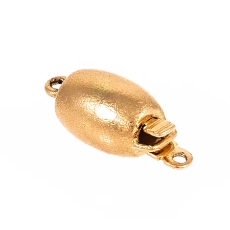 Collierlås i 18K guld. Sidenmatt finish. Det är 8 x 6 mm och väger 0,9g. 