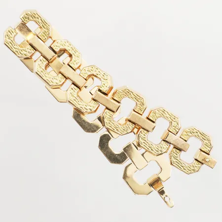 Armband med mönstrad dekor, tvåtonat, ca 19,56cm, bredd 20,5mm, stämplat CG, importstämplat, något ojämt, 18K Vikt: 56,5 g