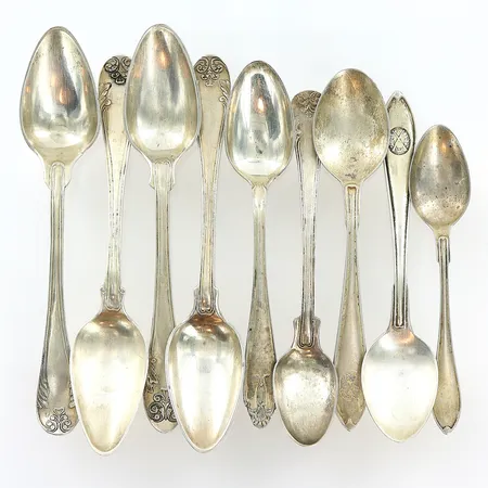 9 kaffe/teskedar, olika modeller och storlekar, gravyr/slitage, silver 830/1000 Vikt: 150,6 g