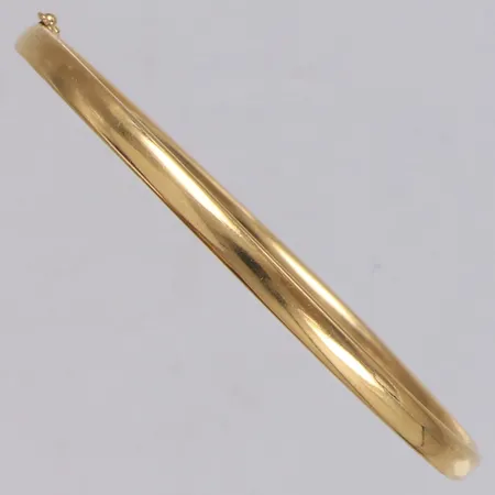 Stelt armband, innermått 18cm, bredd 3,8mm, skevt, buckligt, 18K Vikt: 5,5 g