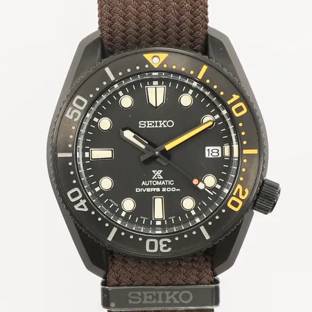 Armbandsur Seiko Prospex, black series limited edition, Ø42mm, stål, automat, datum, referensnummer 6R35-01X0, nummer 3589/5500, natoband, extra gummiarmband, certifikat -2023, box