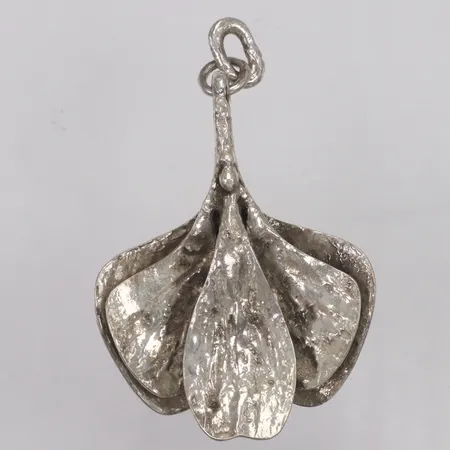 Hänge bladformat Theresia Hvorslev för MEMA år 1972, 90x55mm, 925/1000 silver Vikt: 65,1 g