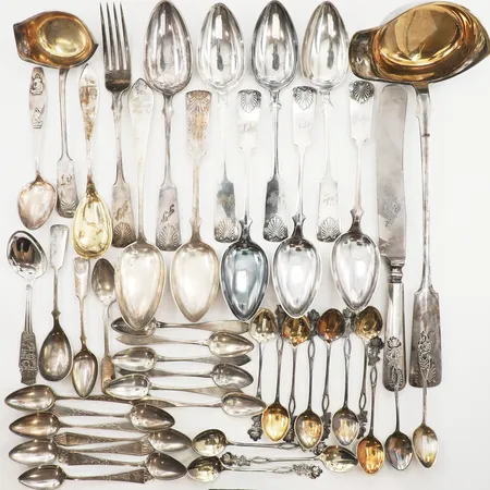 Diverse bestick, defekt, gravyr, 45 delar (en kniv med blad i stål), silver 813-830/1000, bruttovikt 1113,3g Vikt: 1113,3 g