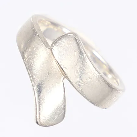 Ring, stl 17¾, bredd 3-16mm, silver 925/1000 Vikt: 6,4 g