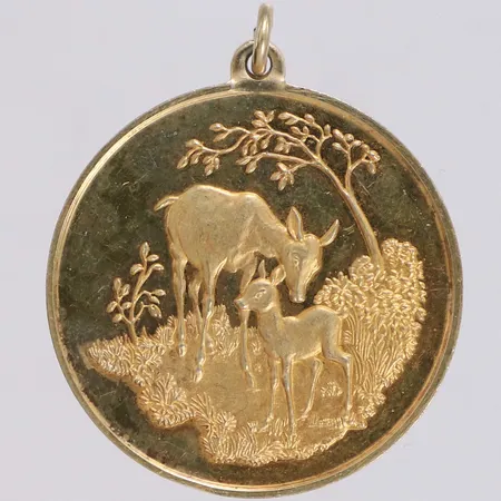 Hänge "Que ne te dois - je point? O mère tant chérie", Victor Hugo, längd 38mm inklusive ögla, bredd 32mm, förgyllt silver, 925/1000 silver Vikt: 13,9 g