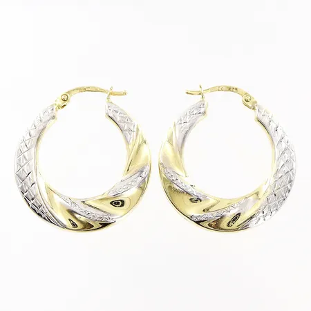 Ett par örhängen, 2,7x2,5cm, bredd 3-6mm, gul/vitguld, 14K. Vikt: 3,1 g