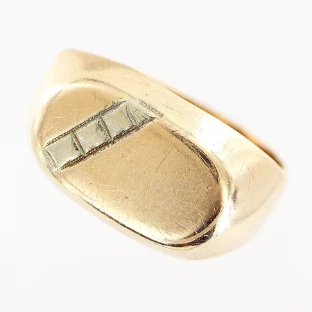 Klackring, stl 19½, bredd 4,5-11,5mm, vit/gulguld, 14K. Vikt: 6,7 g