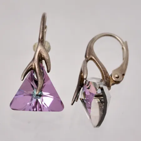 1par örhängen i silver, mått 11,8x22mm, flerfärgad kristall liknande sten, mått 11,8x10,9mm, 925/1000, vikt 3,18g.