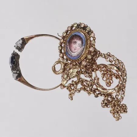 Diverse guld, avklippt sken, stenar, defekt, 18K Vikt: 8,2 g