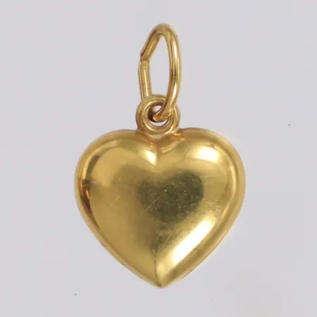Hänge hjärta, längd 13mm inklusive ögla, bredd 8,5mm, 18K Vikt: 0,3 g