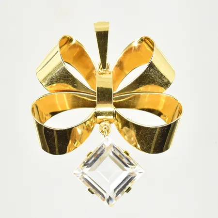 Hänge rosett med bergskristall, T8/1945, längd 36 mm, bredd 30 mm, 18K. Vikt: 5,6 g