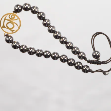 Armband med gulddetaljer svarta stenar defekt ostämplad total Vikt: 14 g