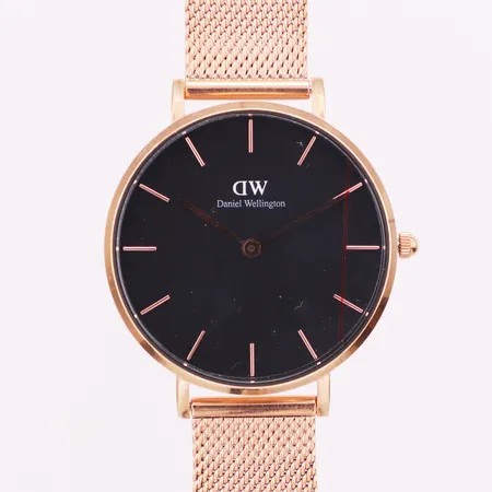 Damur Daniel Wellington, Petite, roséfärgad stål, quartz, Ø32mm, refnr: B32R7, snr: 01170315867, roséfärgad stålband, ställbart, fint skick, plasten kvar, inga tillbehör