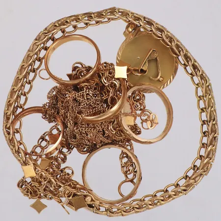 Diverse guld, Camé, gravyr, skadat, defekt, 18K Bruttovikt 62,1g Vikt: 62,1 g