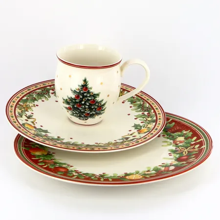 1 mugg 10cm, 1 tallrik Ø23,5cm, 1 tallrik 26,5cm, julmotiv Villeroy & Boch Skickas med paket.