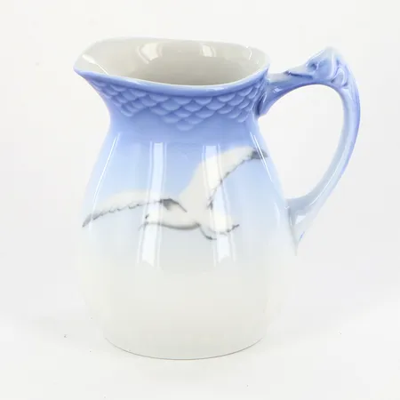 Gräddkanna höjd: 9cm, nr: 393, Blå Måsen Royal Copenhagen, 3:e Sortering Vikt: 0 g Skickas med paket.