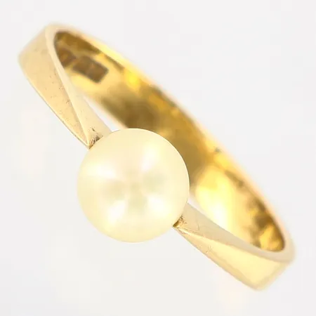 Ring med sten, stl 17, med odlad pärla, 18K Vikt: 2,2 g