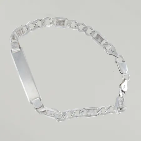 Armband med bricka, längd 21,5 cm, bredd 8,2 mm, silver 925/1000 Vikt: 8,3 g