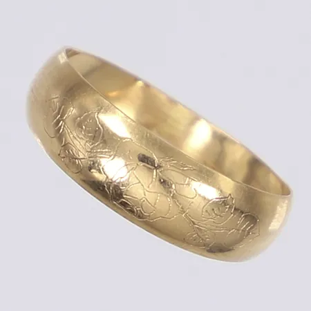 Ring stl 17½ bredd 3-5mm graverad dekor av blommor och blad något bucklig skena 18K Vikt: 1,1 g