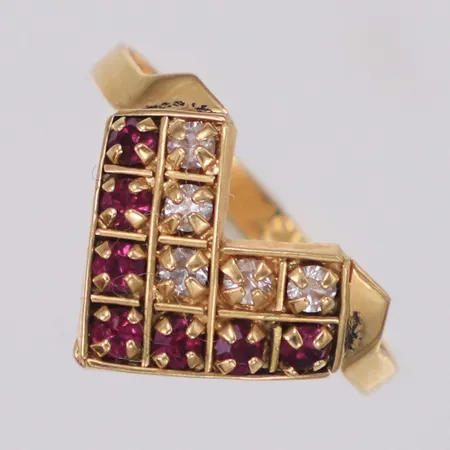 Ring med vita och rosa stenar, stl 16¾, bredd 2-11mm, något skev, 18K Vikt: 1,6 g