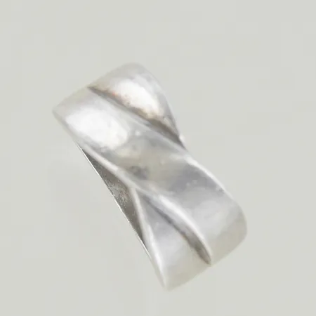 Ring, Ø 17½ mm, bredd 10 mm, silver 925/1000 Vikt: 5,6 g