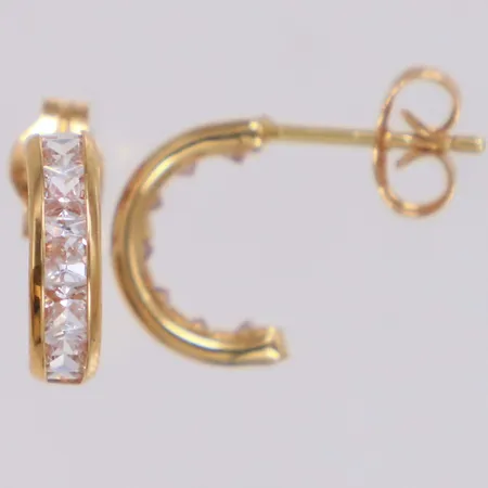 Ett par örhängen med stenar, längd 10mm, bredd 2,9mm, GHA, 18K Vikt: 1 g