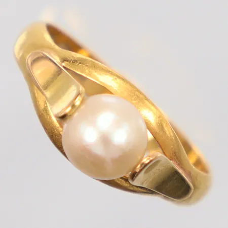 Ring med pärla, Ø19¾, 23K. Vikt: 5,5 g