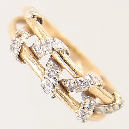 Ring med diamanter 11 x ca 0,01ct, stl 18, bredd 2,2-7,2mm, en diamant saknas, 18K Vikt: 2,6 g