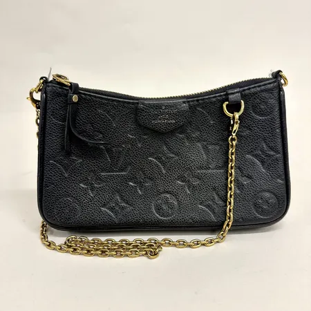Väska Louis Vuitton, Easy Pouch On Strap, M80349, svart Empreinte läder, slitna beslag samt kedja i guldfärgad metall, 19x11,5x3cm, kvittokopia från Louis Vuitton Birger Jarlgatan 21-2-23, fläckar invändigt, bruksslitage, inga tillbehör