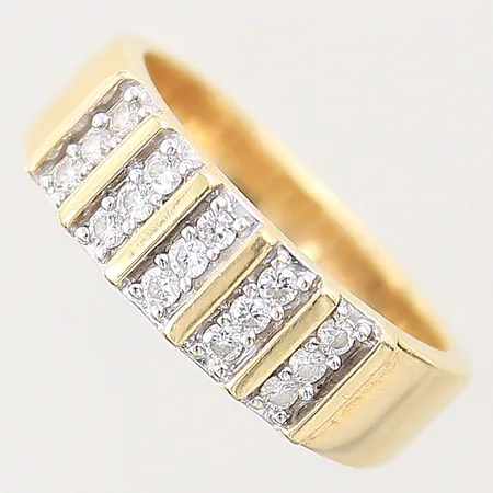 Ring med diamanter 15 x ca 0,015ct, stl 17, bredd 4-6mm, GHA, 18K Vikt: 6,2 g