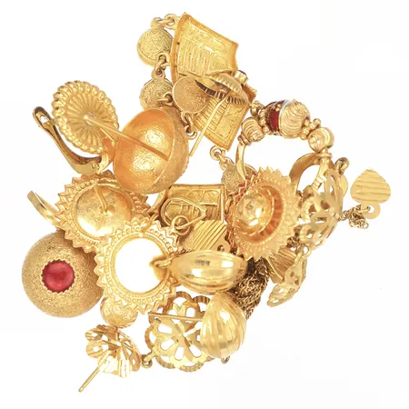 Diverse guld, defekt/omaka, delvis med sten, 21k Bruttovikt: 33,9g Vikt: 33,9 g