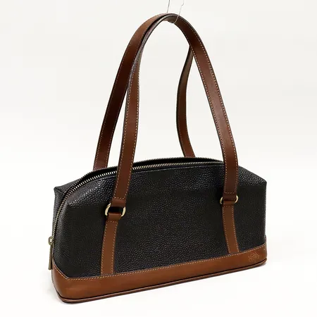 Väska Mulberry vintage, svart "scotchgrain leather" detaljer i brunt läder, beslag i mässing, tre fack, ca 28x12x8cm, tillhörande dustbag.