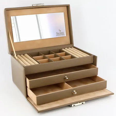 Smyckeskrin i läder märkt Sachser, med nyckel, ca 22x14x11,5,  Vikt: 0 g