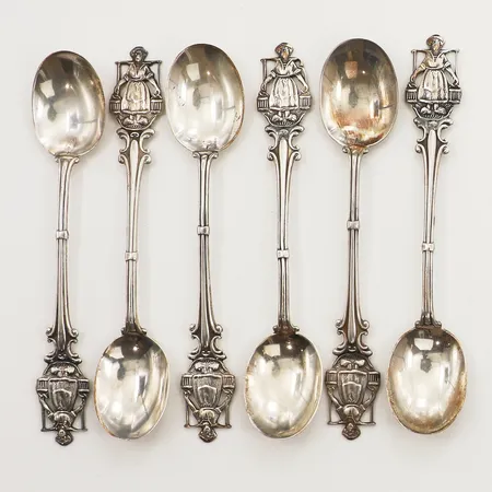 Sex kaffeskedar, längd 11,5cm, silver 830/1000, i ask Vikt: 72,2 g