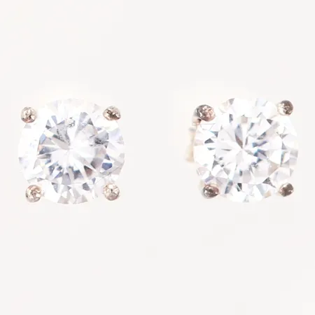Ett par örhängen med vita stenar Ø7mm, GHA, silver 925/1000 Vikt: 2,5 g