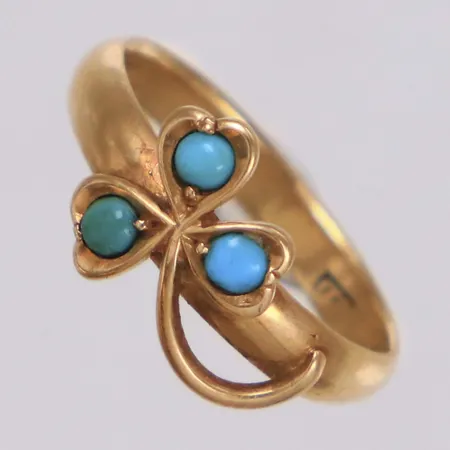 Ring med turkosa stenar, stl 14½, bredd 2,5-8mm, 18K Vikt: 2 g