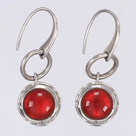Ett par örhängen med röda stenar, 35x12mm, silver 925/1000 Vikt: 6,1 g