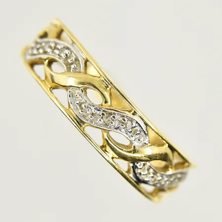 Ring med vita stenar, stl 18, bredd 2-6 mm, gulguld/vitguld, 18K. Vikt: 2,5 g