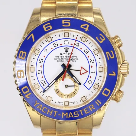 Herrur, Rolex Oyster Perpetual Yacht-Master II, Ø44mm, 18K guld, automat, ref-nr 116688, serie-nr 20L1L796, cal 4161, röd visare stannat (regatta countdown timer fungerar ej) repig, spricka i safirglas, med cert (Saudiarabien 2015) och skadad box, ingen ytterkartong, Bruttovikt: 255g