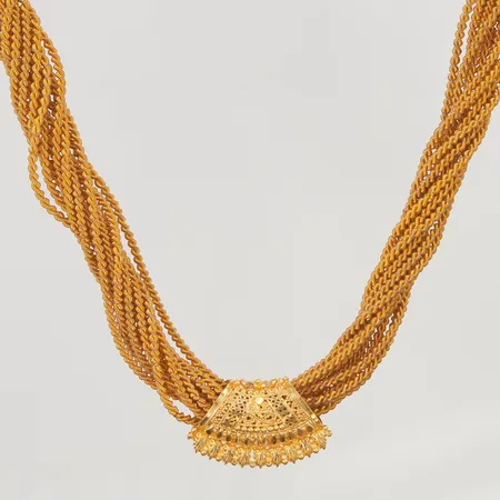 Hänge 30x19mm, 22K 4,4g. Tillhörande collier i oädel metall tillkommer, 40cm.