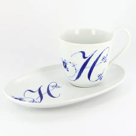 Mugg höjd: 8,5cm, nr:090, fat 14,5cm, nr: 356  Fluted Alphapet Collection, Royal Copenhagen  Vikt: 0 g Skickas med paket.