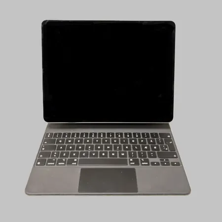 Apple Ipad Pro 6th Gen, modell A2436, 1TB, M2-processor, serienr:K44YWVXY1F. 1 Magic Keyboard till iPad Pro. Skickas med postpaket.