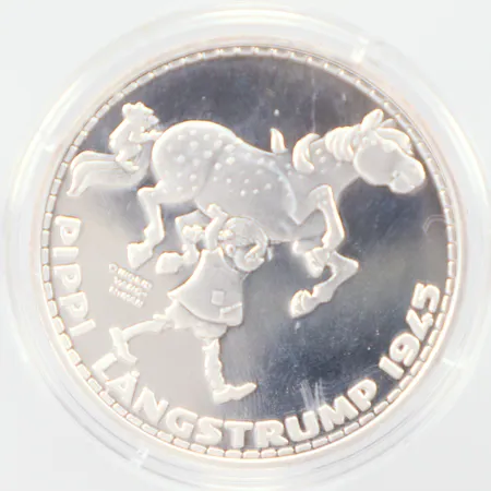 Minnesmynt, Ø 38mm, Astrid Lindgren 1907-2002 - Pippi Långstrump/Lilla gubben, 1945-2025, plastask, 999/1000 Silver. Vikt: 26,9 g
