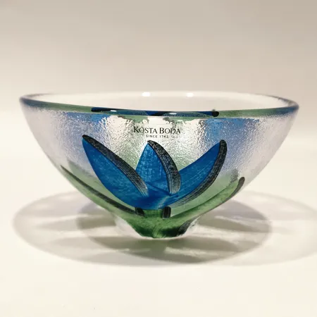 Skål Mine, Ulrica Hydman-Vallien, Kosta Boda, höjd 7cm, Ø14cm, stämpelsignerad, etikettmärkt