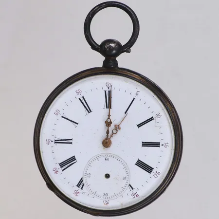 Fickur, boett i silver S800, manuell, 51,5mm, boettnr 43112, defekt, visare och nyckel saknas, skadad urtavla, går ej, gravyr, bruttovikt 91,1g