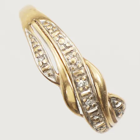 Ring med åttkantslipade diamanter 4 x ca 0,005ct, stl17½, bredd 1-6mm, GHA, 18K Vikt: 1,7 g
