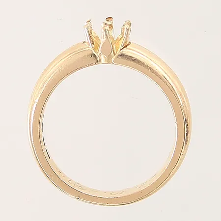Ring, stl 17, bredd 3,7-6,5mm, saknar sten, gravyr, 18K Vikt: 8,1 g